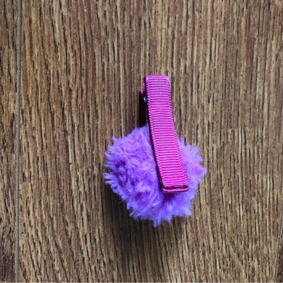 purple fuzzy clip - Picture 2 of 4